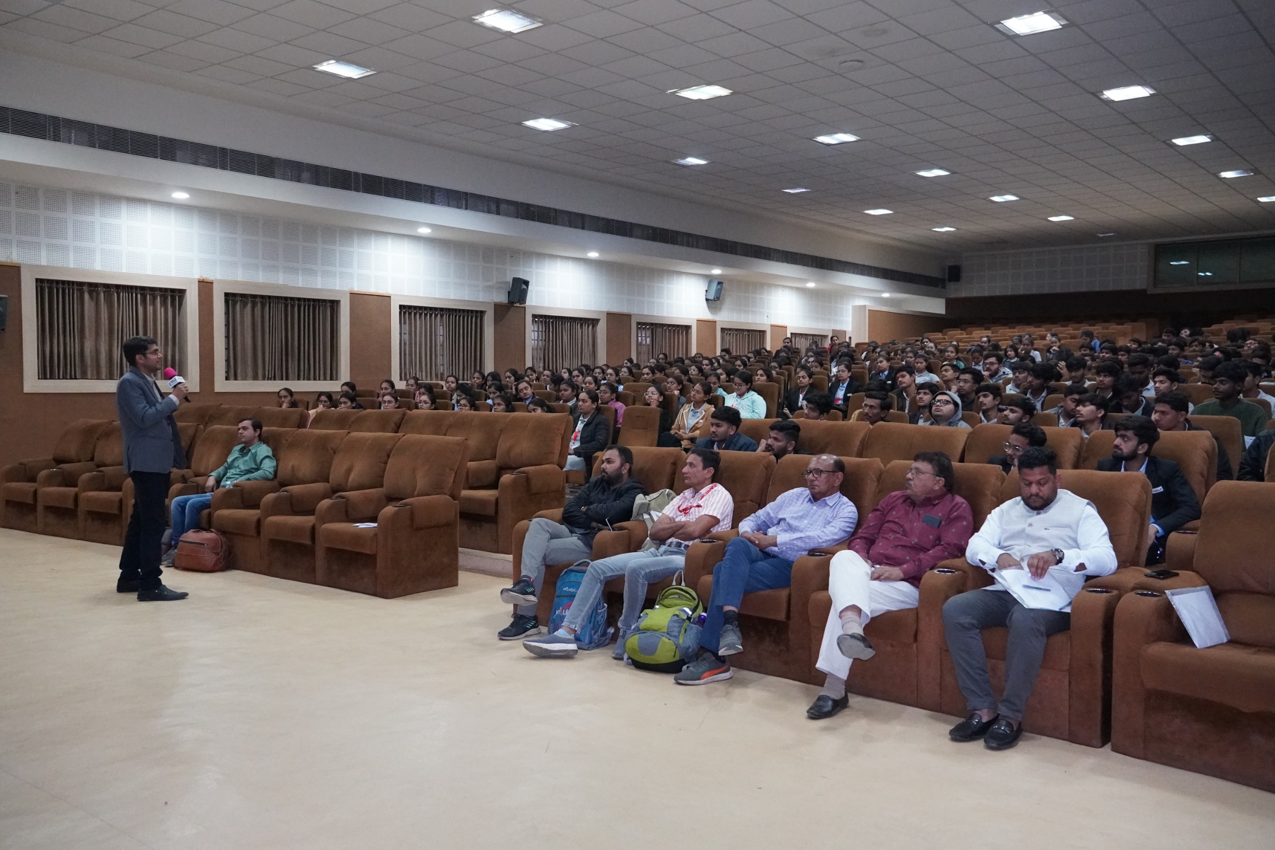 भादूविप्रा के क्षेत्रीय कार्यालय, जयपुर द्वारा जूनागढ़ (गुजरात) में उपभोक्ता आउटरीच कार्यक्रम