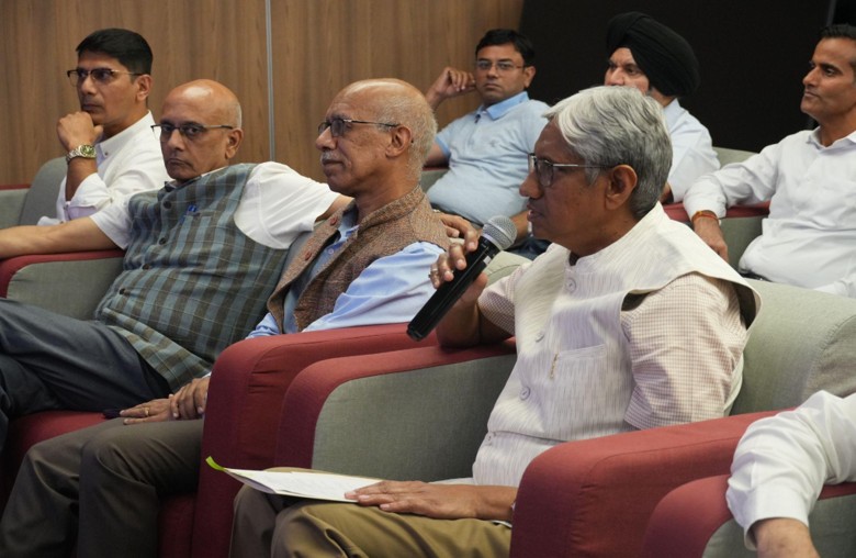 Chairman, TRAI engaging with the speakers at Q&A